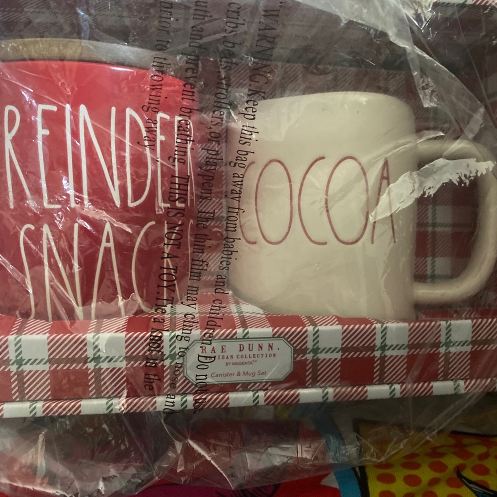 BRAND NEW Reindeersnacks cellar